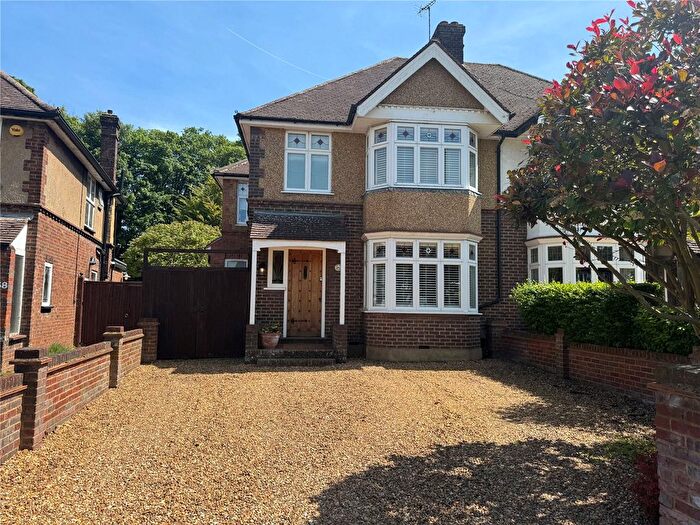 4 Bedroom Semi-Detached House For Sale In Kingsway, Dunstable, Bedfordshire, LU5
