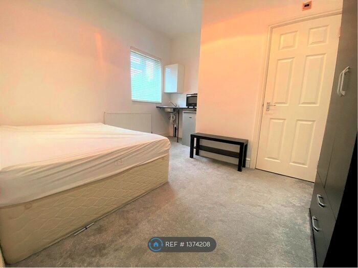 Studio To Rent In Underhill Road, London, SE22