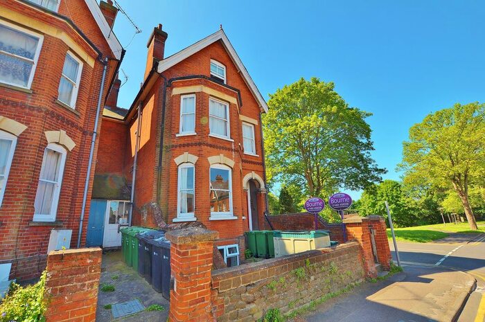 Studio To Rent In York Road, Guildford, Surrey, GU1