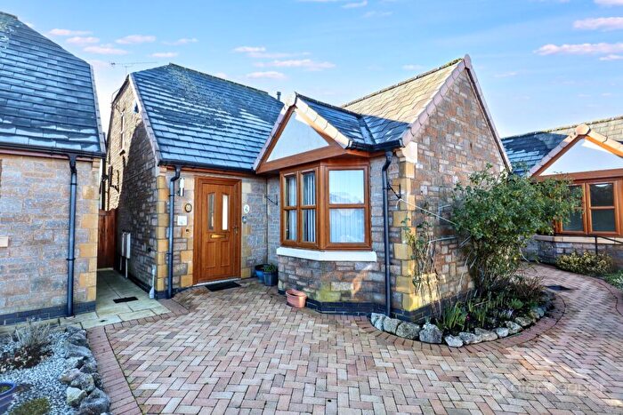 2 Bedroom Detached Bungalow For Sale In Arbury Garth, Stockingford, Nuneaton, CV10