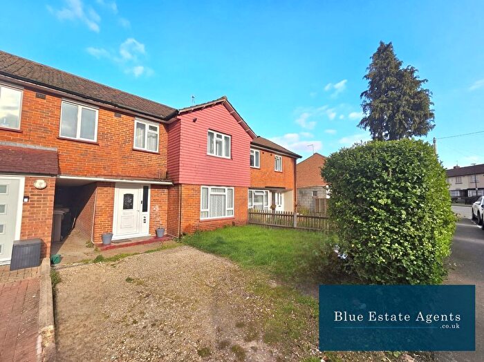 3 Bedroom Terraced House For Sale In Saxon Avenue, Feltham, TW13