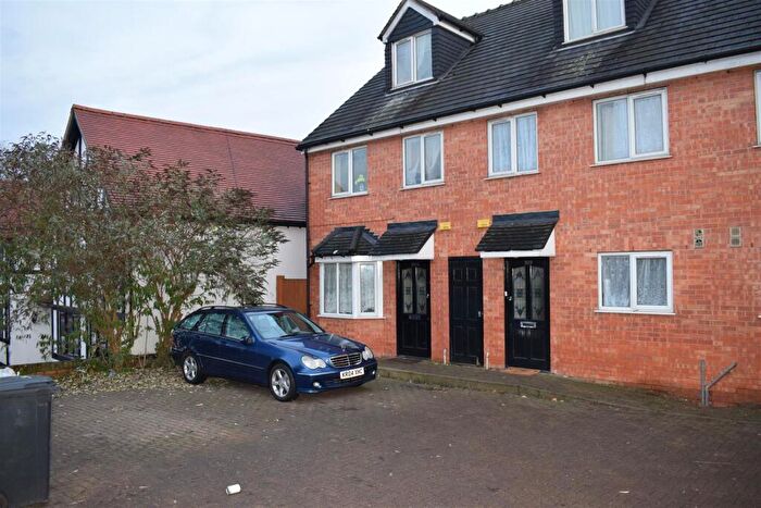 4 Bedroom Semi-Detached House To Rent In Church Hill, Loughton, IG10