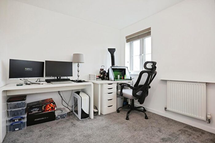 3 Bedroom Semi-Detached House For Sale In Lanchbury Avenue, Coventry, West Midlands, CV6