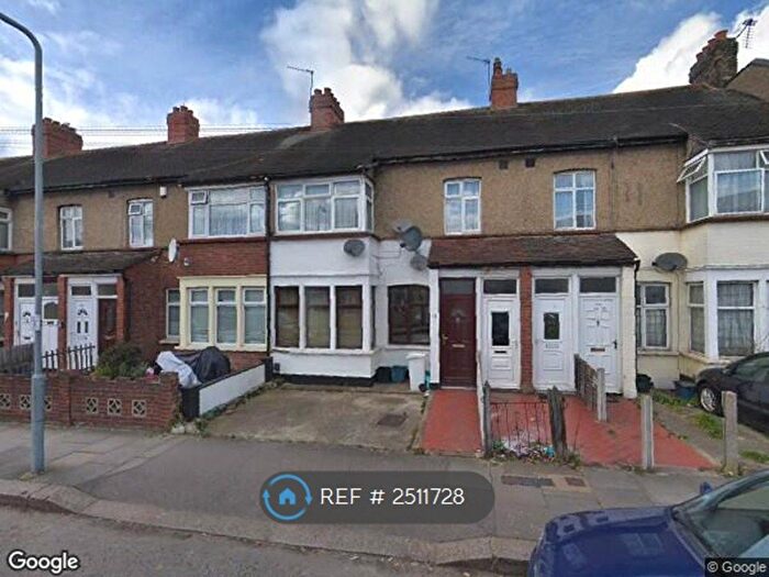 2 Bedroom Flat To Rent In Perrymans Farm Road, Ilford, IG2