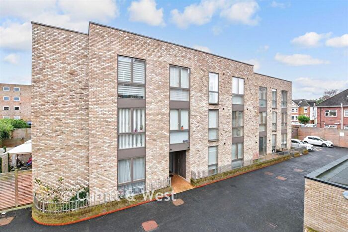 1 Bedroom Apartment For Sale In Stafford Road, Wallington, Surrey, SM6