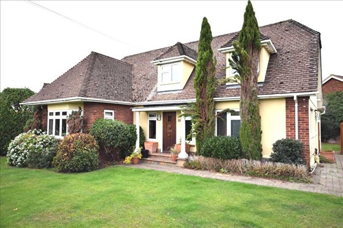 4 Bedroom Detached House For Sale In Roxwell Road, Chelmsford, CM1