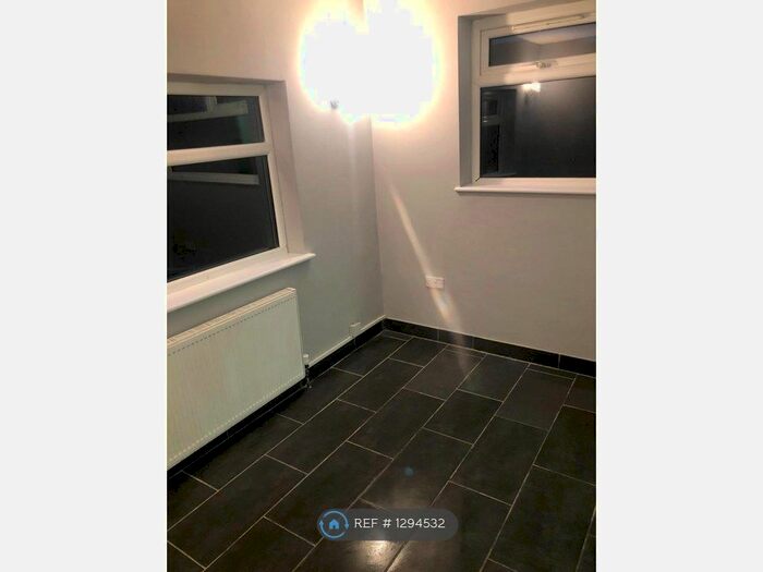 1 Bedroom Flat To Rent In The Meadow Way, Harrow HA3