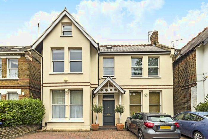 2 Bedroom Flat To Rent In Gordon Road, London, W5