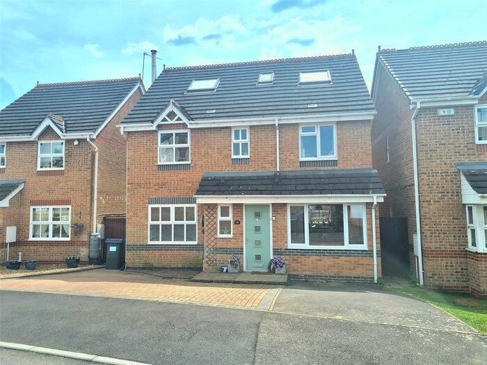 5 Bedroom Detached House For Sale In Moss Mead, Chippenham, SN14