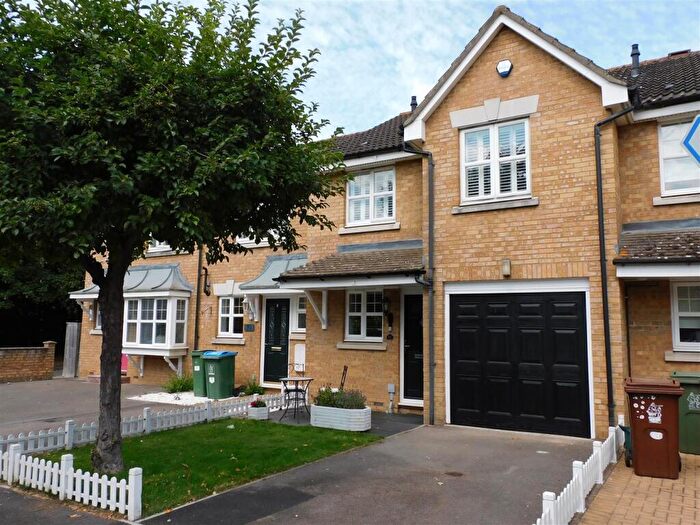 3 Bedroom Terraced House For Sale In Friarscroft Way, Aylesbury, Buckinghamshire, HP20