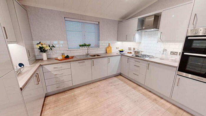 2 Bedroom Park Home For Sale In Bedford, Bedfordshire, MK45