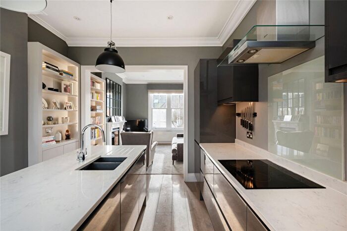 3 Bedroom Flat For Sale In Broomwood Road, Between The Commons, SW11