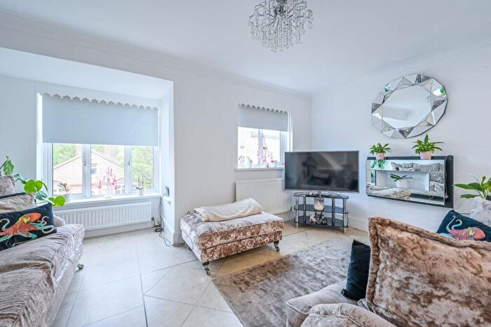 4 Bedroom End Of Terrace House For Sale In Saunders Ness Road, Isle Of Dogs, London, E14