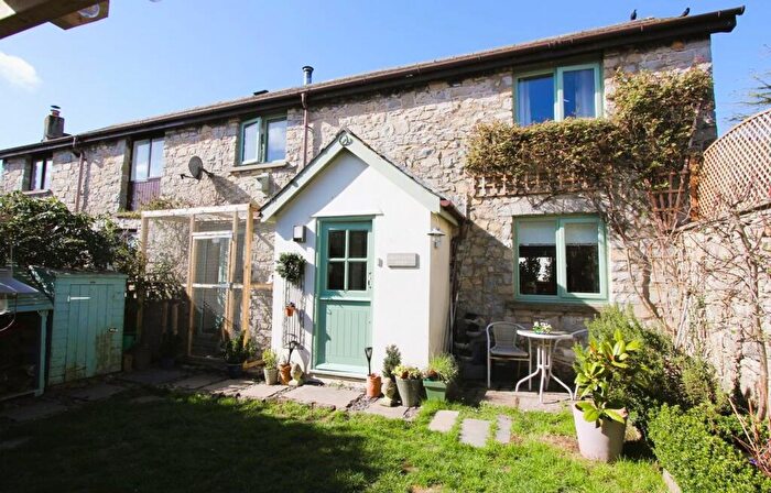 3 Bedroom Semi-Detached House For Sale In Fferm-Y-Graig, St. Athan, CF62