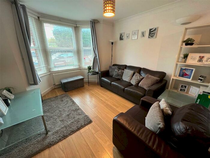 2 Bedroom Apartment To Rent In Winchester Road, Southampton, Hampshire, SO16
