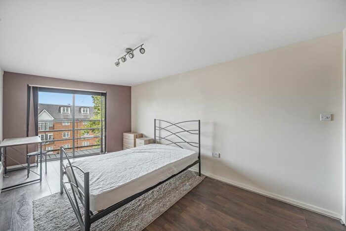 2 Bedroom Flat For Sale In Central Reading, Berkshire, RG1
