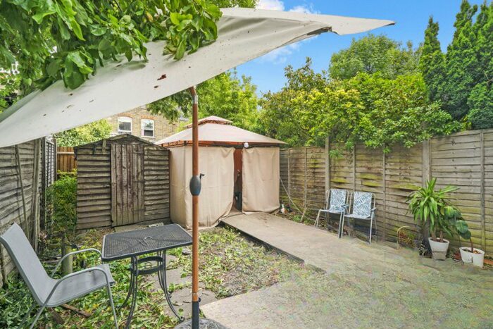 2 Bedroom Flat For Sale In Lechmere Road, Willesden Green, NW2