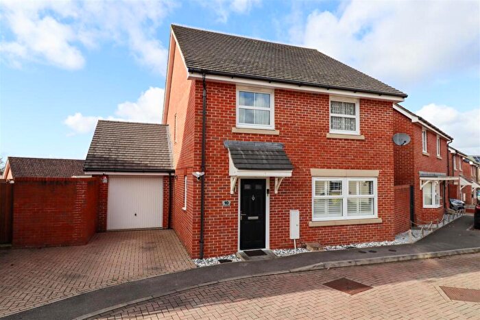 4 Bedroom Detached House For Sale In Cook Avenue, Church Crookham, Fleet, GU52