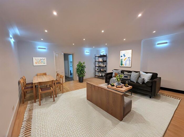 2 Bedroom Flat To Rent In Albany Street, Regent`S Park, NW1