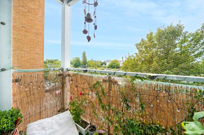 1 Bedroom Flat For Sale In Foundry Court, Mill Street, Slough, SL2