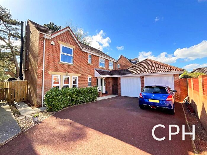 4 Bedroom Detached House For Sale In Fenby Gardens, Scarborough, YO12