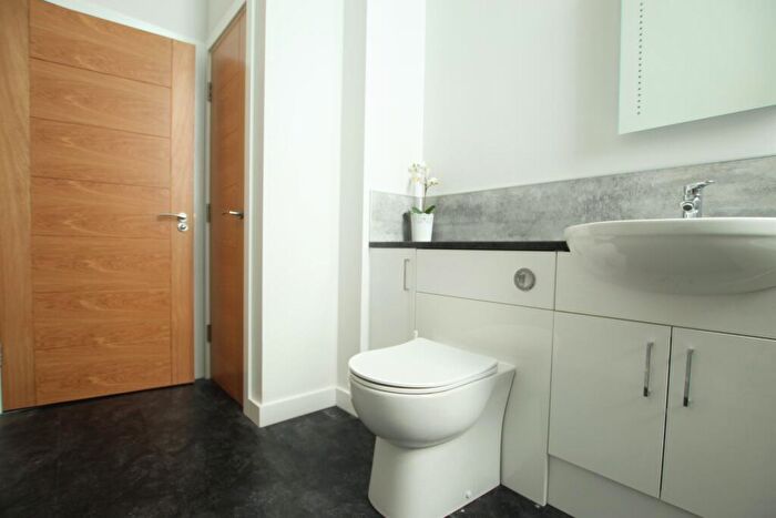 1 Bedroom Flat To Rent In Park Mills Court, Morley, LS27