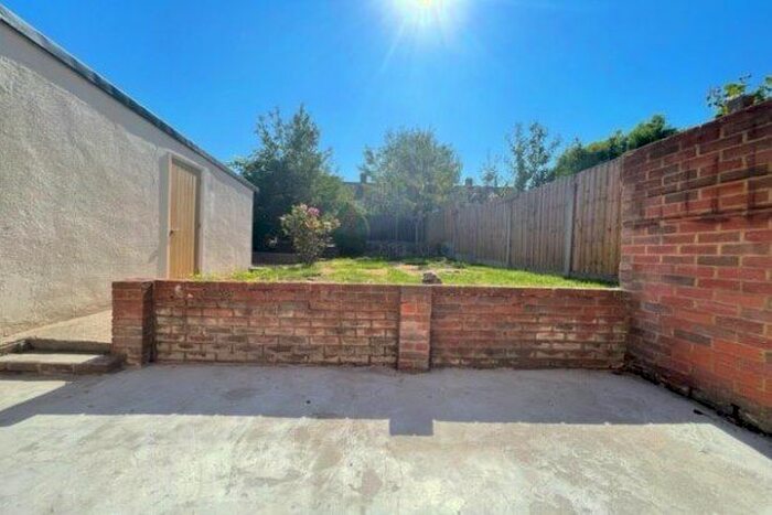 4 Bedroom Property To Rent In Stanford Close, Woodford Green, IG8