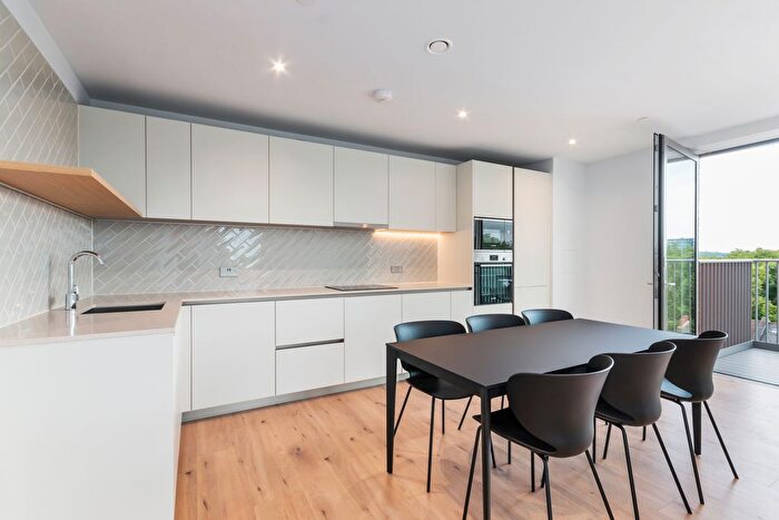 3 Bedroom Flat To Rent In Uncle Deptford, Henry Street, London, SE8