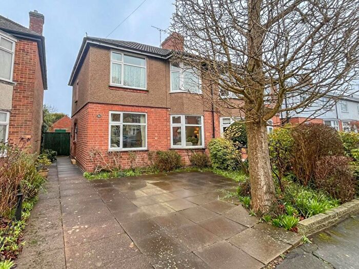 3 Bedroom Semi Detached House For Sale In Warren Road, Hillmorton, Rugby, CV22