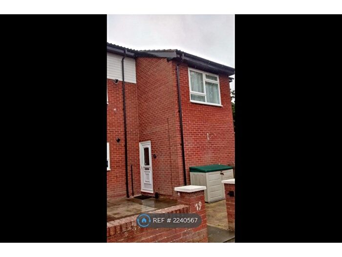 2 Bedroom Flat To Rent In Crosby, Liverpool, L23