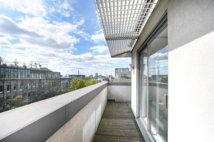 3 Bedroom Apartment To Rent In Hill House Apartments, Pentonville Road, London, N1