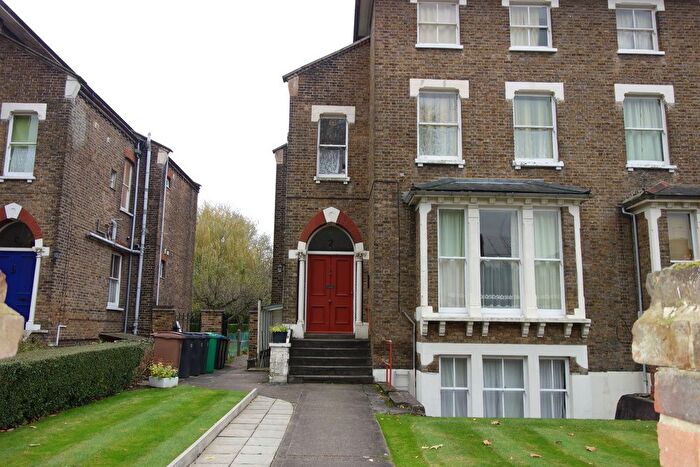 1 Bedroom Studio To Rent In Christ Church Road, Berrylands, Surbiton, KT5