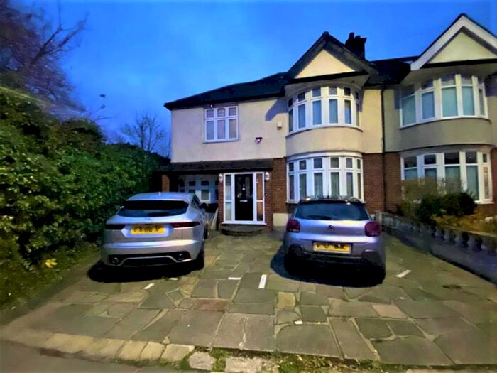 4 Bedroom End Of Terrace House To Rent In South Park Drive, Ilford, Essex IG3