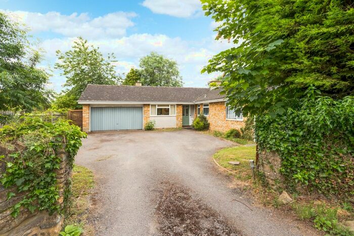 4 Bedroom Bungalow To Rent In Park End, Croughton, Brackley, NN13