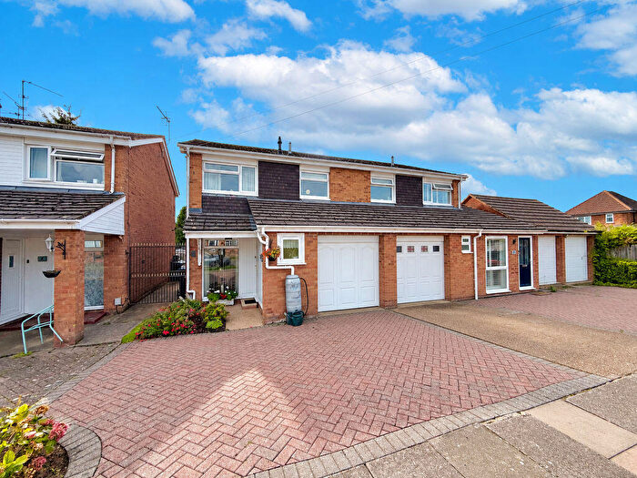 3 Bedroom Semi-Detached House For Sale In Howard Place, Dunstable, LU5