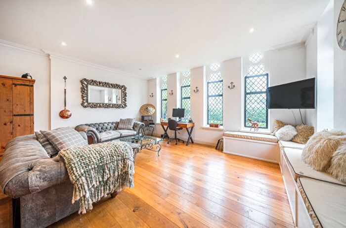 2 Bedroom Flat For Sale In Bridgeman Drive, Windsor, Berkshire, SL4