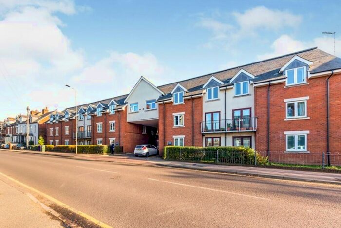 2 Bedroom Flat To Rent In Walsworth Road, Hitchin, Hertfordshire, SG4