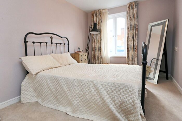 1 Bedroom Flat For Sale In Roman Row, Bishops Waltham, SO32