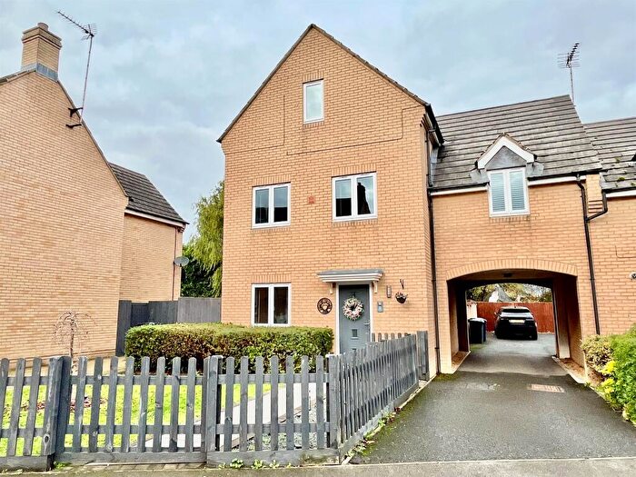 4 Bedroom Link Detached House For Sale In Shackleton Way, Yaxley, Peterborough, PE7