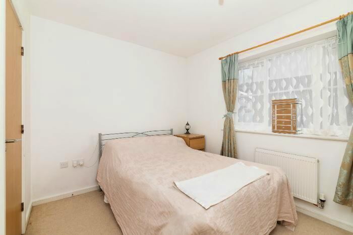 2 Bedroom Flat To Rent In Craigen Gardens, Ilford, IG3