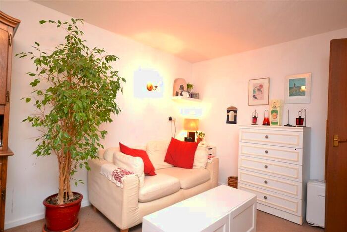 1 Bedroom Flat To Rent In Chalice Court, East Finchley, N2