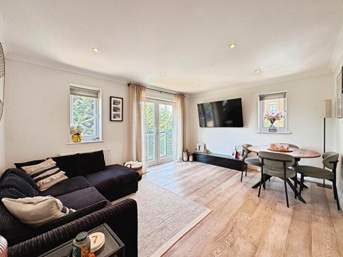 2 Bedroom Flat For Sale In Grenville Place, Monarchs Court, NW7