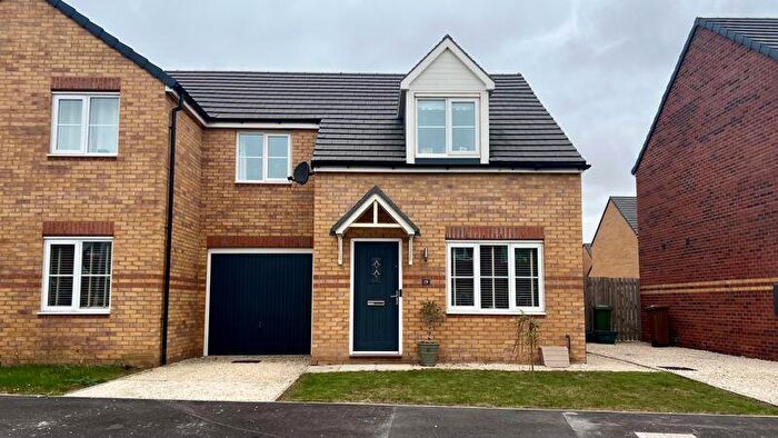 3 Bedroom Semi-Detached House For Sale In Grange View, Winterton, DN15