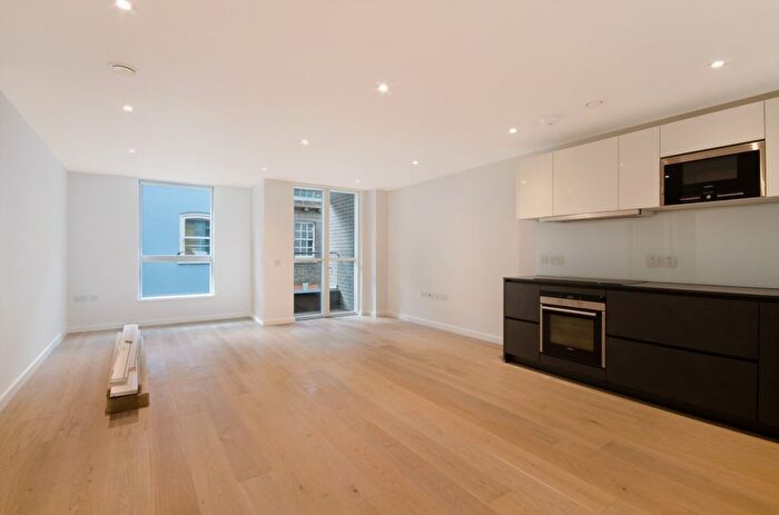 3 Bedroom Flat To Rent In Fouberts Place, London, Soho, Greater London, W1F