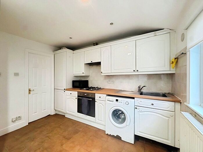 1 Bedroom Flat To Rent In Horn Lane, London, W3