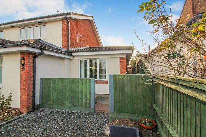 1 Bedroom Flat To Rent In King Edward Avenue, Aylesbury, HP21