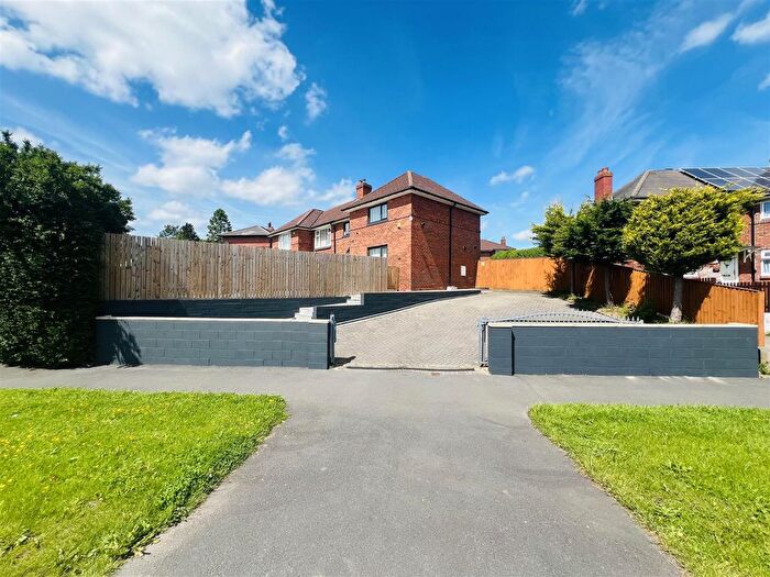 3 Bedroom Semi Detached House For Sale In Easterly Road, Leeds, LS8
