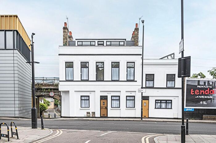 Maisonette To Rent In Morning Lane, Hackney, London, E9