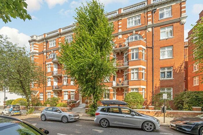 4 Bedroom Flat To Rent In Abingdon Court, Kensington, W8