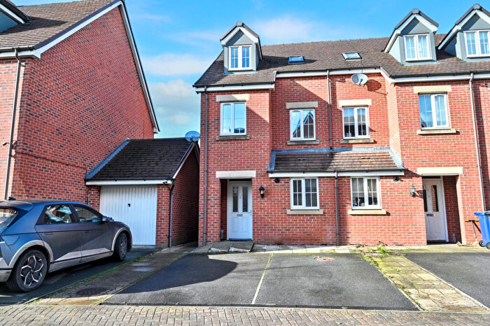 3 Bedroom End Of Terrace House For Sale In The Limes, Uttoxeter, ST14